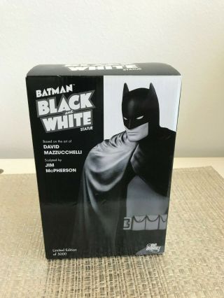 Batman Black & White Statue by David Mazzucchelli (249/5000) 2