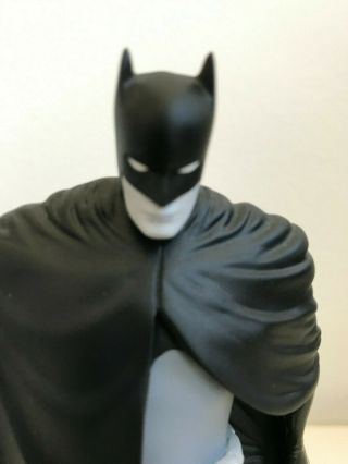 Batman Black & White Statue by David Mazzucchelli (249/5000) 4