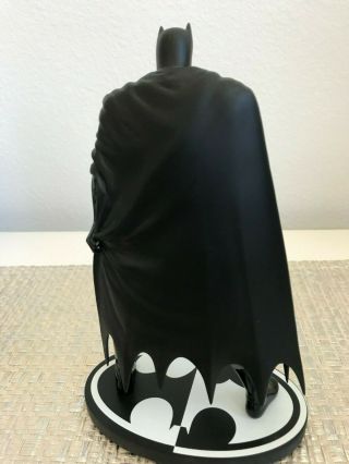 Batman Black & White Statue by David Mazzucchelli (249/5000) 6