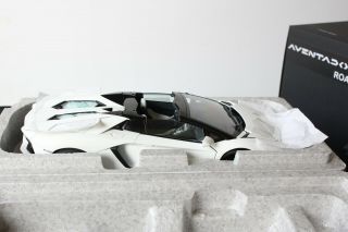 1/18 Autoart Lamborghini Aventador LP700 - 4 Roadster / Bianco Isis White 3