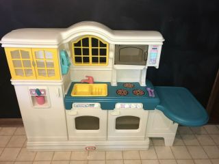 Little Tikes Country Kitchen - Vintage With Cup,  Phone,  And Dishwasher Tray