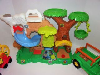 Fisher Price Zoo Talkers Interactive Playset 14 animals sounds Jeep & Train man 5
