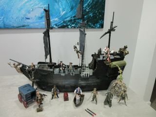 2006 Zizzle Disney Pirates Of The Caribbean Black Pearl Ship Playset With