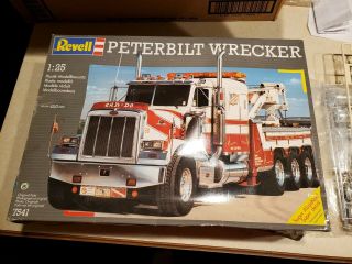 1/25 Revell Peterbilt Can Do Wrecker Kit Started But Appears Complete.