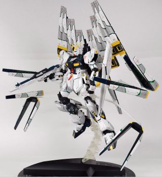 Official Bandai 1/100 Rx - 93 Nu Gundam With Expansion Kit Built And Painted