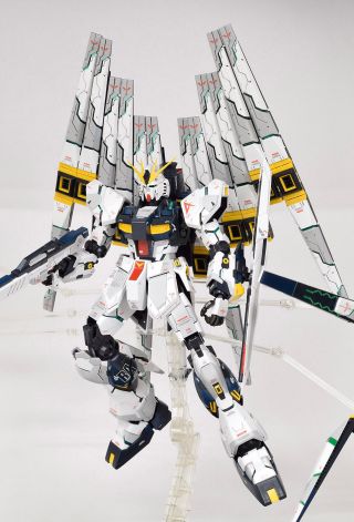 Official Bandai 1/100 RX - 93 Nu Gundam with Expansion Kit Built and Painted 3