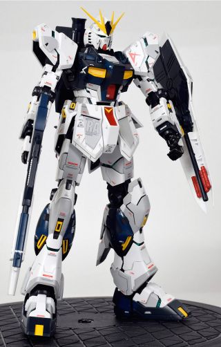 Official Bandai 1/100 RX - 93 Nu Gundam with Expansion Kit Built and Painted 6