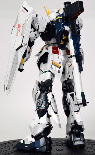 Official Bandai 1/100 RX - 93 Nu Gundam with Expansion Kit Built and Painted 7
