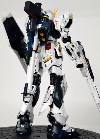 Official Bandai 1/100 RX - 93 Nu Gundam with Expansion Kit Built and Painted 8