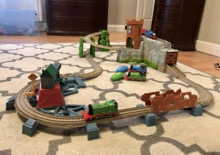 CASTLE QUEST RC REMOTE CONTROL THOMAS & PERCY EXTRA THOMAS,  HENRY TRACKMASTER 2