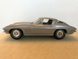 1965 Corvette Coupe Silver/gray.  1/25 Scale Dealer Promo