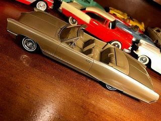 " April Gold " 1966 Pontiac Bonneville Convertible Promo Model Car 1965 1964