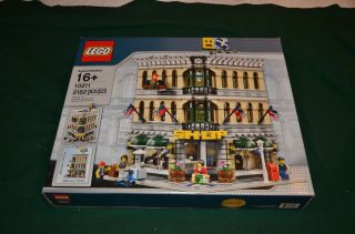 Lego Creator Grand Emporium (10211) Factory Retired Modular Set