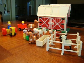 1st Issue Vintage Fisher - Price Play Family Farm Barn 915 Outstanding