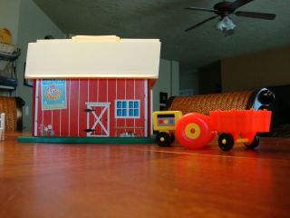 1st ISSUE VINTAGE FISHER - PRICE PLAY FAMILY FARM BARN 915 Outstanding 7