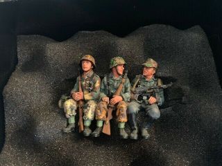 WS053 Sitting Sergeant and 2 Rifleman RETIRED by King & Country 2