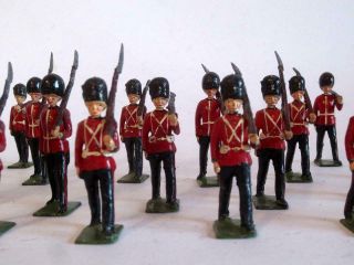 26 Vintage Britains Ltd British Foot Guard Metal Toy Bayonet Soldiers 2 3/8 "
