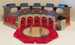 Thomas And Friends Wooden Railway Deluxe Tidmouth Shed Engine Roundhouse
