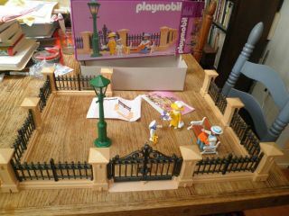 Playmobil 5360 Victorian Fence Set 3 Figures Bench Light 5300 Mansion
