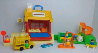 Vintage Fisher Price Little People School House 2550 Playground Complete W 