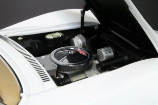 AUTOart 1:18 Chevrolet Corvette Classic White (B3 - 297) 8
