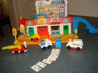 Vintage 1986 Fisher Price Little People Main Street Complete