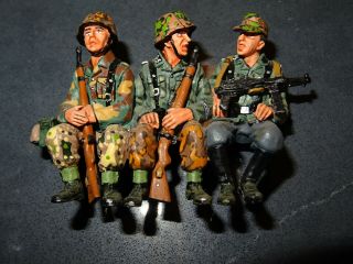 King & Country WS053 Sitting Sargent 2 Riflemen PASSENGERS NO BOX LONG RETIRED 2