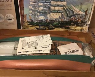 1971 REVELL “THE THERMOPYLAE” LARGE PLASTIC CLIPPER SHIP MODEL KIT LENGTH 34” 4