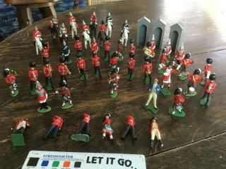 Deetail Britains Plastic Toy Soldiers With Horses Guard Houses And Band