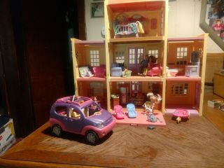 Fisher Price Loving Family Victorian Foldable Dollhouse SUV People & Furniture 2