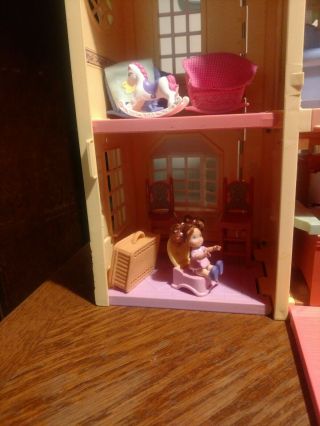Fisher Price Loving Family Victorian Foldable Dollhouse SUV People & Furniture 3