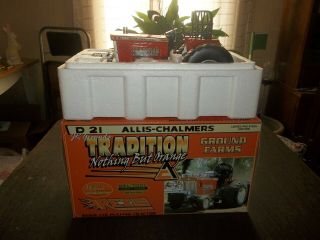 Scarce 1/16 Allis Chalmers D - 21 Tradition Nothing But Orange Pulling Tractor NIB 2
