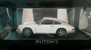 1/18 Autoart 77918 Porsche 911 S 1967 Light Ivory - Wired & Strapped