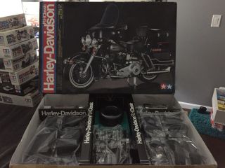 Tamiya Harley Davidson Flh Classic Black Flash 1/6th Scale Motorcycle Model Kit