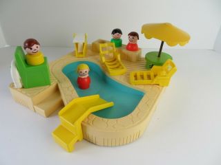 Fisher Price Swimming Pool 2526 Complete Except Grill Plus 4 Little People 0939