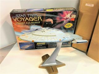 Star Trek Electronic Uss Voyager Ncc - 74656 Made By Playmates