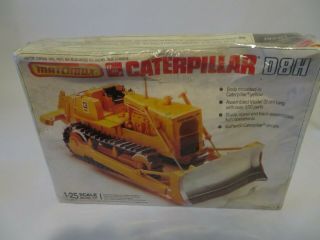 Caterpillar Yellow Dozer D8h 1:25 Scale Matchbox Amt Model Kit
