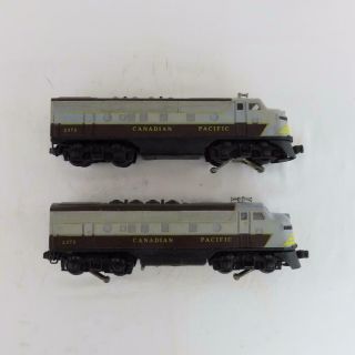 Lionel 2373 Post - War Canadian Pacific F3 AA Diesels 4 Passenger Cars 2551 2552 11