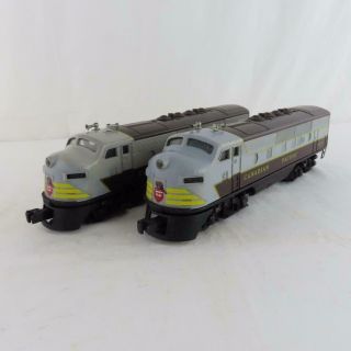 Lionel 2373 Post - War Canadian Pacific F3 AA Diesels 4 Passenger Cars 2551 2552 12