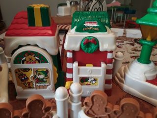 Fisher Price Little People Christmas Village 2