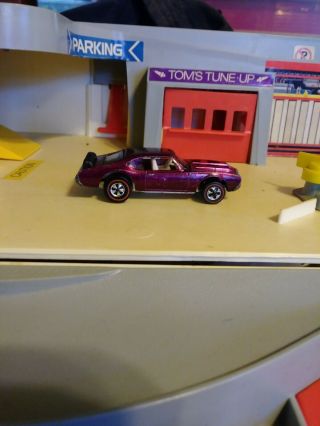 Hot wheels redlines olds 442 magenta rare car has some toning,  scratches,  car 3