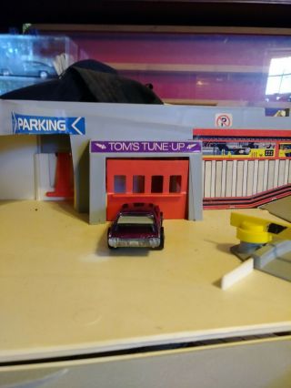 Hot wheels redlines olds 442 magenta rare car has some toning,  scratches,  car 5