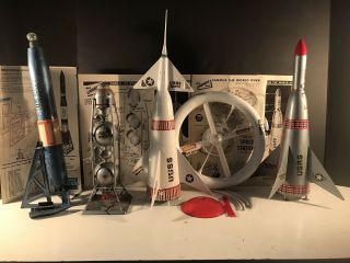 Vintage Lindberg Space Station Usss 611971 Model Kits Usrs Usss Rocket Assembled