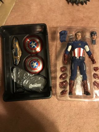 Hot Toys The Avengers Captain America 1/6 Scale
