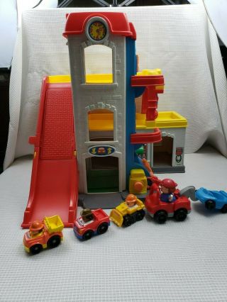 2001 Fisher Price Little People Fun Sounds Garage Town