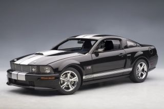 2007 Ford Mustang Shelby Gt Black Silver Stripes 1:18 Autoart 73118