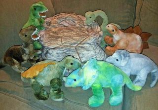 Fao Schwarz 7 Dinosaurs & 15x15 Plush Mountain Rock House Cave Carrier Toy