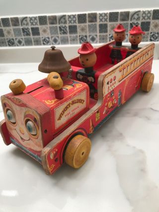 Antique Fisher Price Winky Blinky Firetruck 200 Wooden Pull Toy 1950 