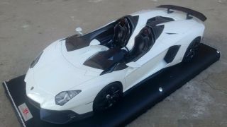 1:18 Lamborghini Aventador J White - Mr