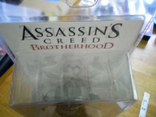 EZIO HOODED ONYX ASSASSIN Assassin ' s Creed Brotherhood 7 